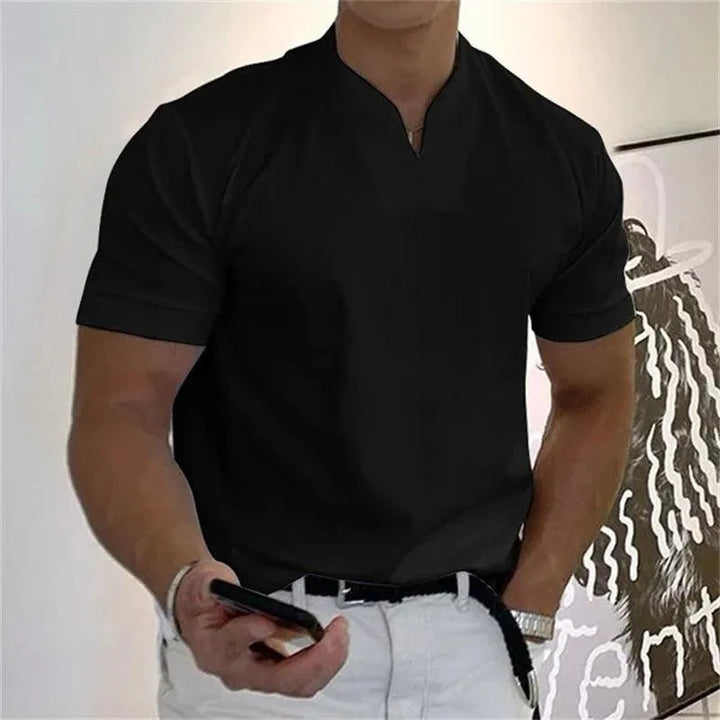 T-Shirt męski z dekoltem w szpic, mankiety na bokach, wąski fason, idealny do swobodnych stylizacji