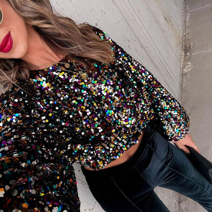 Stylowy top z paillettes na ramiączkach i eleganckimi bufiastymi rękawami