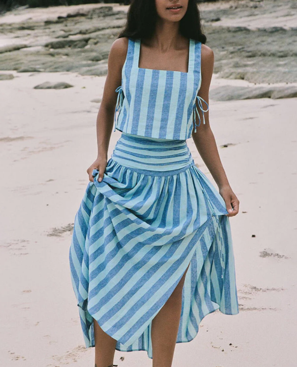 Dwuczęściowy komplet damski - top bez mankietów i sukienka midi z prześwitami - Wygodny i elegancki