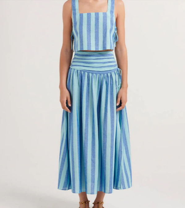 Dwuczęściowy komplet damski - top bez mankietów i sukienka midi z prześwitami - Wygodny i elegancki