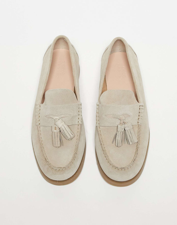 Eleganckie zamszowe loafersy ClassicStep ze stylowymi frędzlami