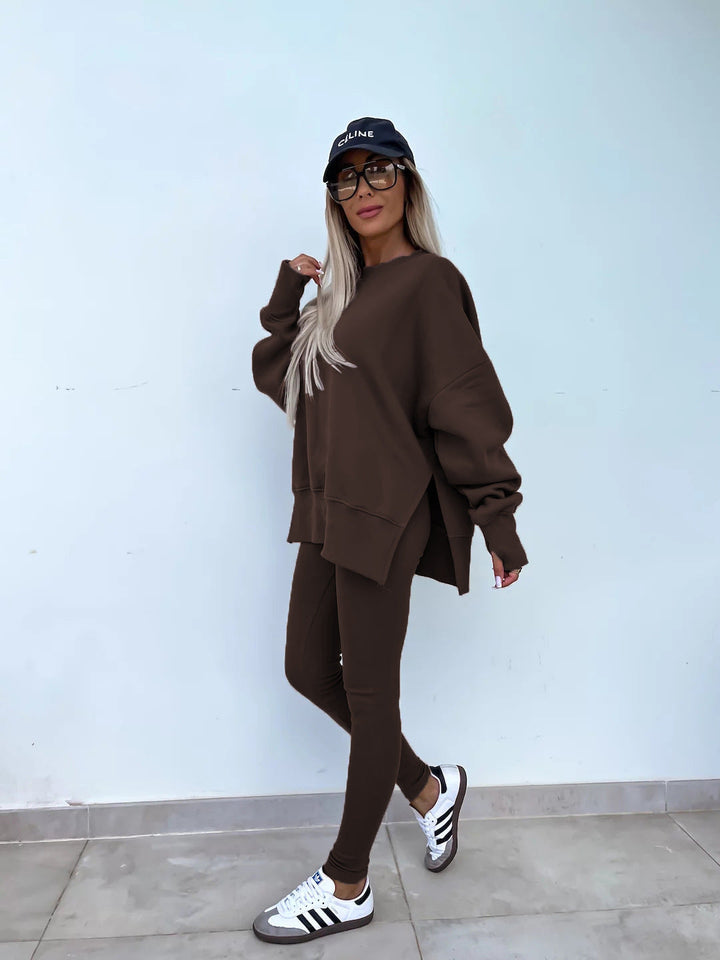 Stylowy zestaw wypoczynkowy z wygodną bluzą z kapturem i wąskimi spodniami dla maksymalnego relaksu