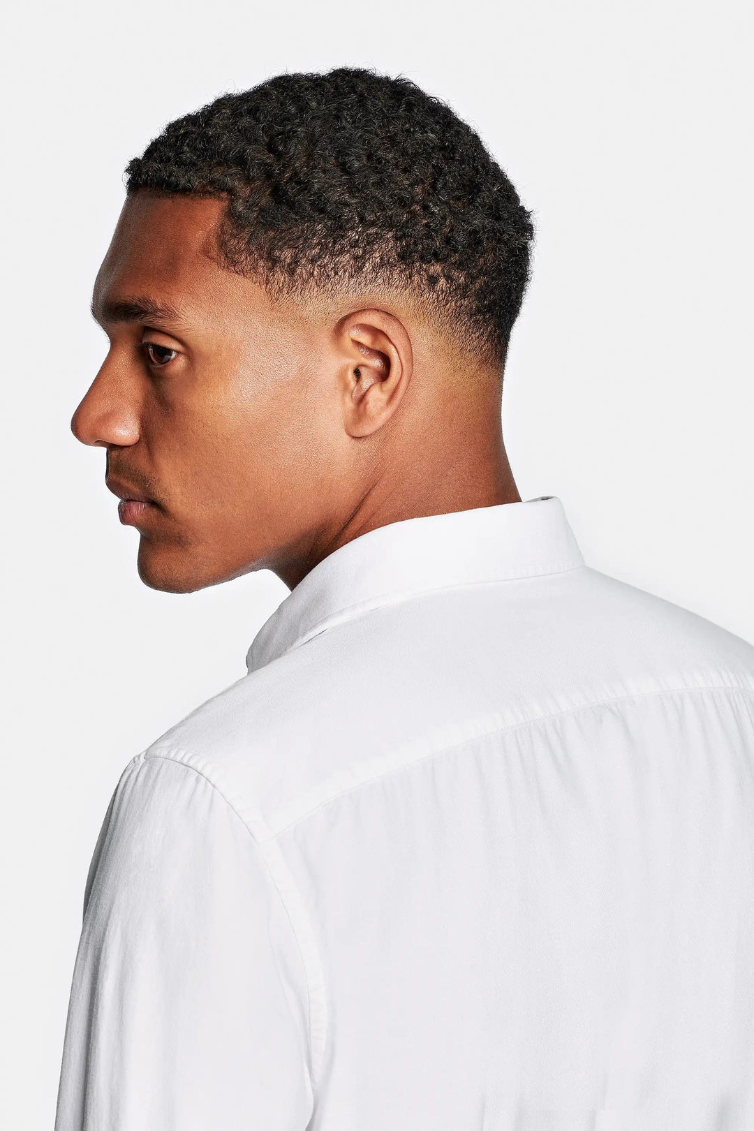 Elegancka kurtka męska wykonana w 100% z bawełny z regulacją przedsionków, długimi mankietami i kołnierzem z bottonem