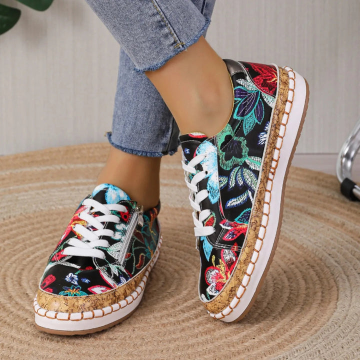 BloomStep - Stylowe koronkowe buty damskie z kwiatowym nadrukiem