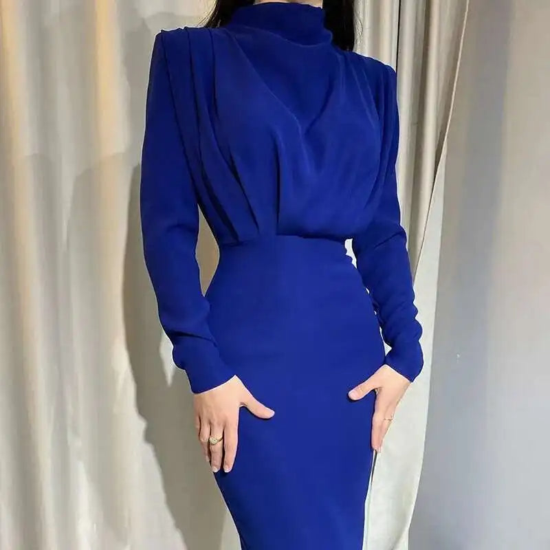 Alvienne - Szykowna i Sophistiquée dopasowana sukienka midi dla niepowtarzalnej elegancji