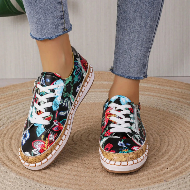BloomStep - Stylowe koronkowe buty damskie z kwiatowym nadrukiem
