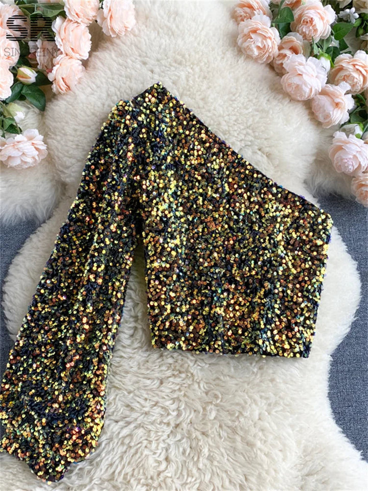 Stylowy top z paillettes na ramiączkach i eleganckimi bufiastymi rękawami