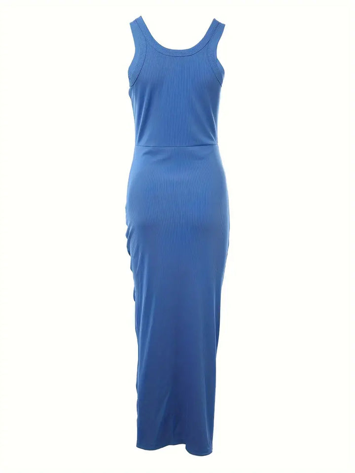 Elegancka satynowa damska sukienka bodycon z dekoltem bez rękawów i wysokim rozcięciem