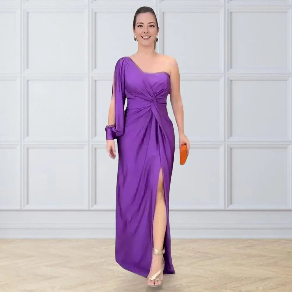 Virelle - Elegancka sukienka wieczorowa z detalami na ramionach dla kobiet