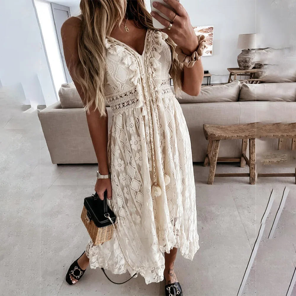 Maeva - Stylowa koronkowa sukienka boho z ozdobnymi frędzlami