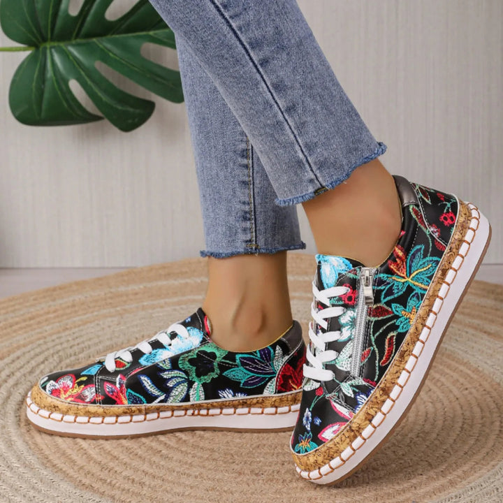BloomStep - Stylowe koronkowe buty damskie z kwiatowym nadrukiem