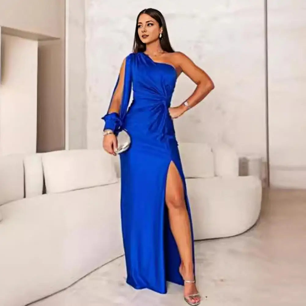 Virelle - Elegancka sukienka wieczorowa z detalami na ramionach dla kobiet