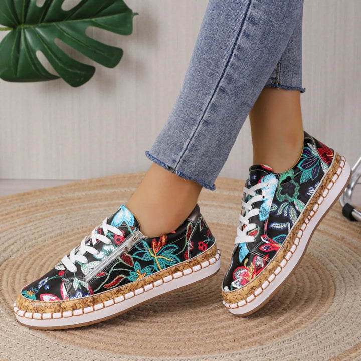 BloomStep - Stylowe koronkowe buty damskie z kwiatowym nadrukiem