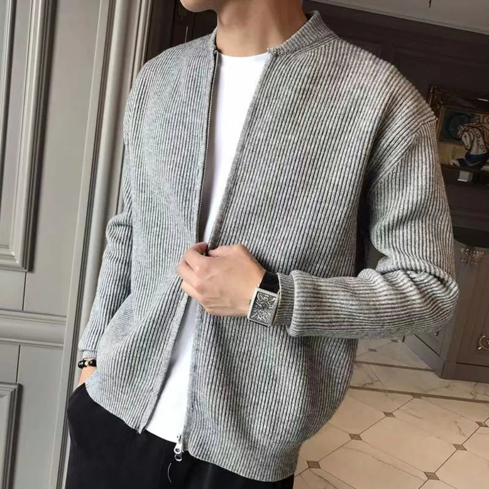 Stylowy męski kardigan z dzianiny z wygodnym zamkiem błyskawicznym zapewniający elegancki wygląd