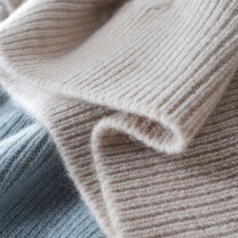 Damski golf 100% kaszmir – gładki sweter na chłodne dni