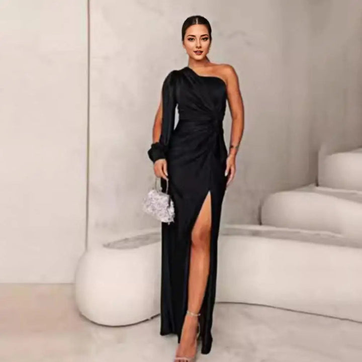 Virelle - Elegancka sukienka wieczorowa z detalami na ramionach dla kobiet