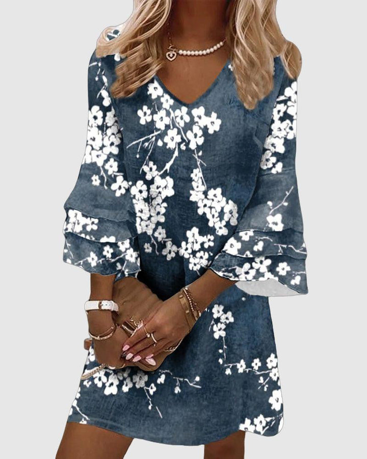 Szykowna damska sukienka mini z dekoltem w serek - idealna na każdą okazję