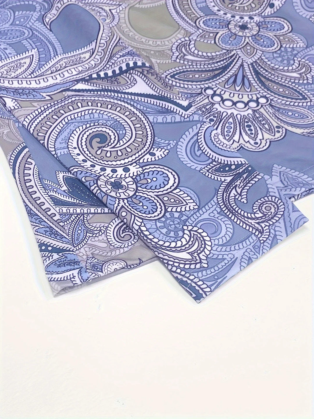 FloralEase - Modny casualowy t-shirt z kwiatowym nadrukiem dla kobiet