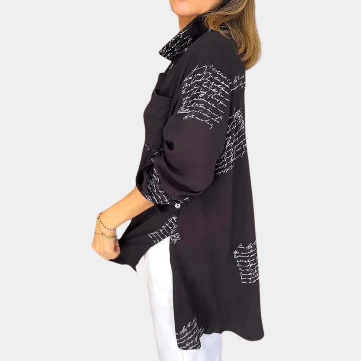 Modny damski t-shirt z nadrukowanymi eleganckimi literami