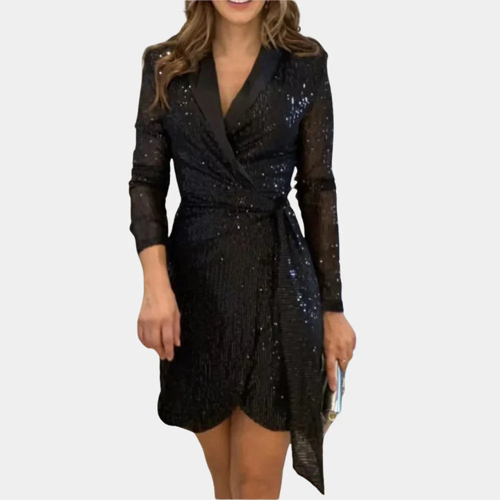 Elegancka mini sukienka Riva z dekoltem w szpic i stylowym kołnierzykiem z klapami