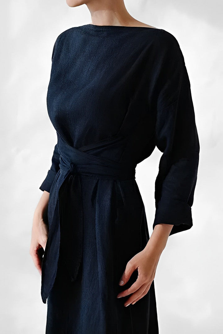 Avenie - Elegancka sukienka maxi z delikatną kokardką dla wyrafinowanego wyglądu