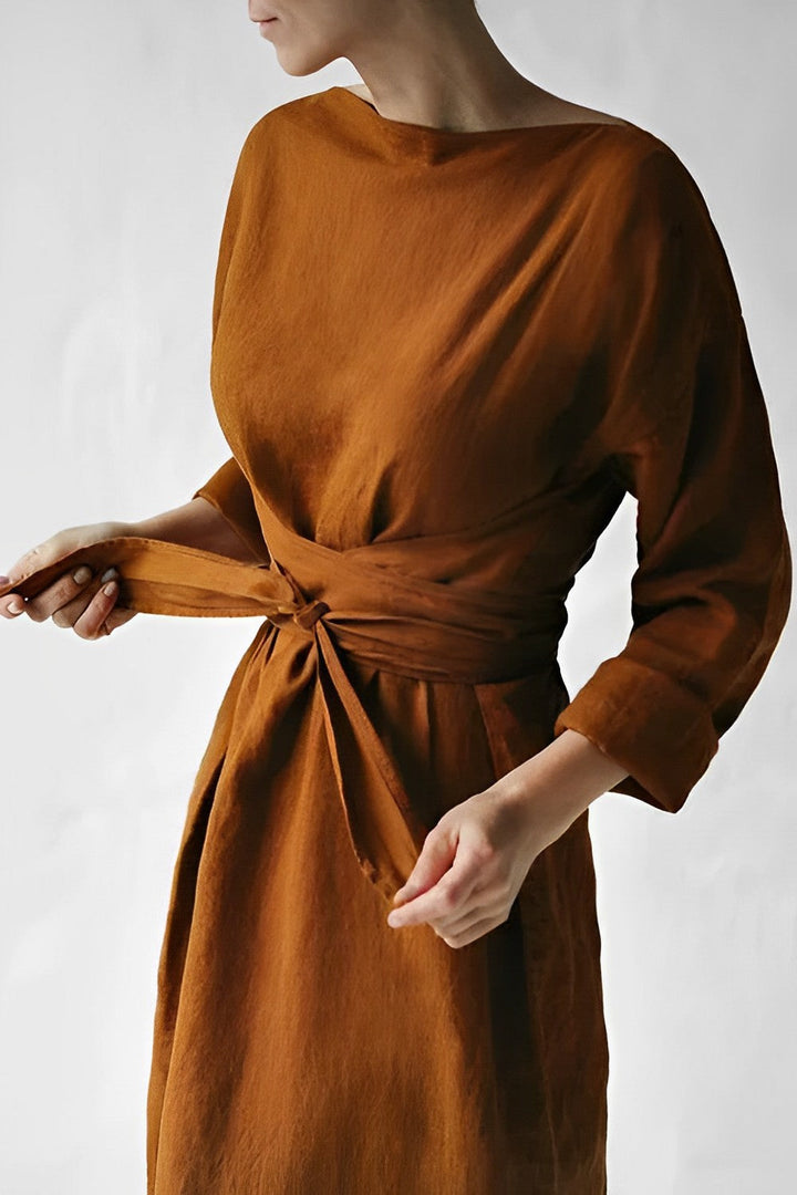 Avenie - Elegancka sukienka maxi z delikatną kokardką dla wyrafinowanego wyglądu