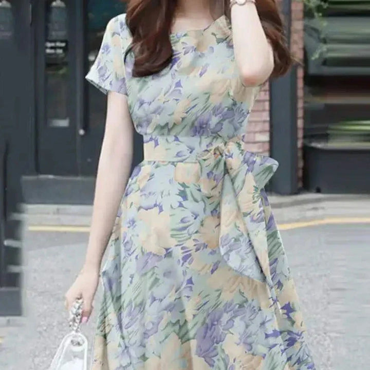 Elegantes Damen-Fit-and-Flare-Kleid ausleichtem Stoff - Kurze Ärmel - Rundhalsausschnitt - Taillengürtel