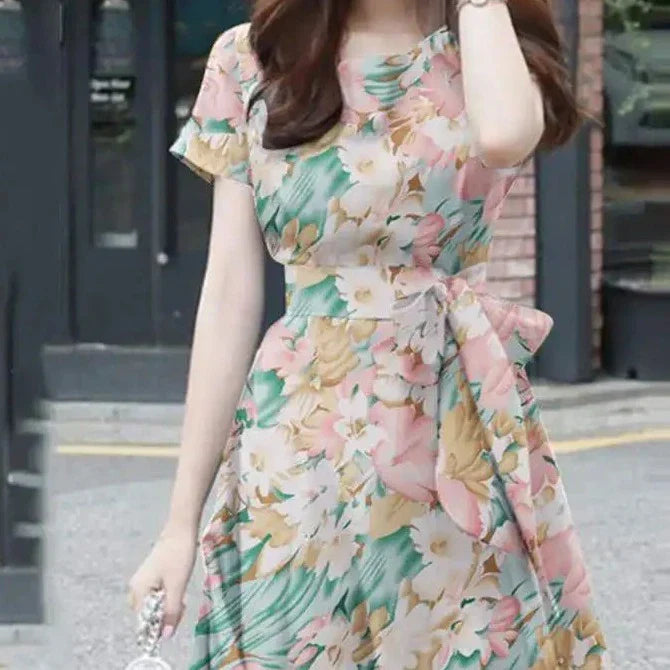 Elegantes Damen-Fit-and-Flare-Kleid ausleichtem Stoff - Kurze Ärmel - Rundhalsausschnitt - Taillengürtel