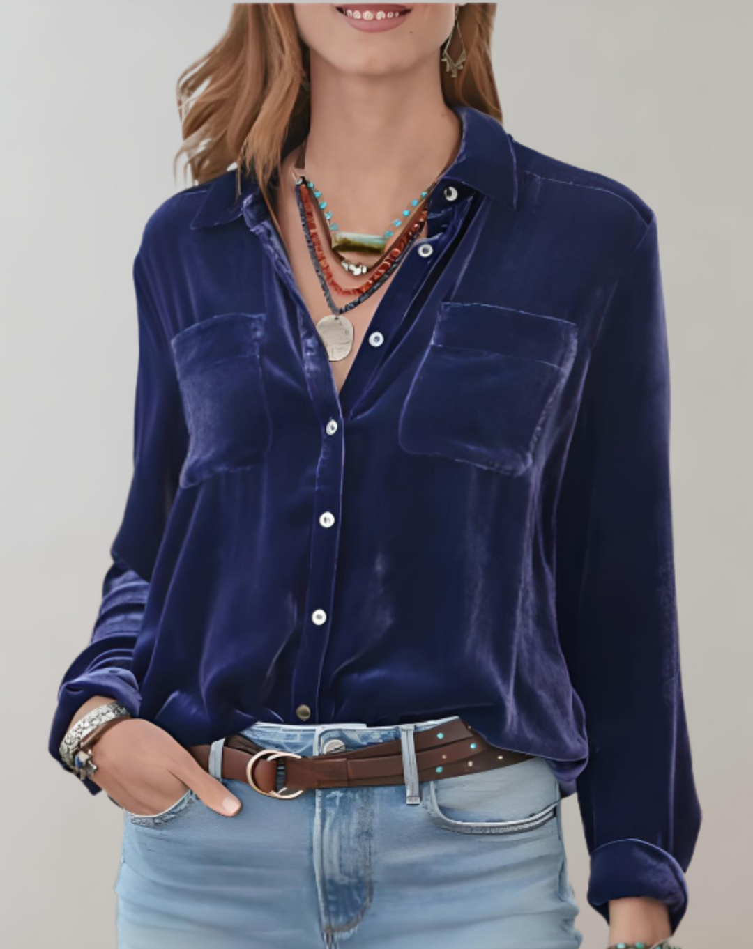 Damska koszulka z weluru w stylu retro z długimi mankietami