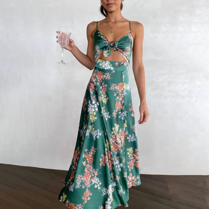 Elegante vestido midi floral para mujer con lazo en el frente, abertura en el escote y tirantes finos - ajuste fluido y sofisticado