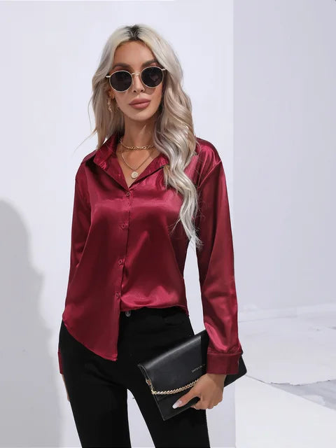 Elegancka, długa sukienka damska z długą mangą i eleganckim fasonem