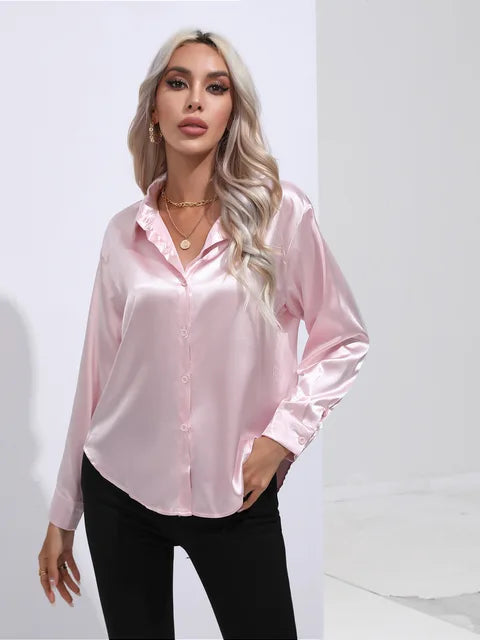Elegancka, długa sukienka damska z długą mangą i eleganckim fasonem
