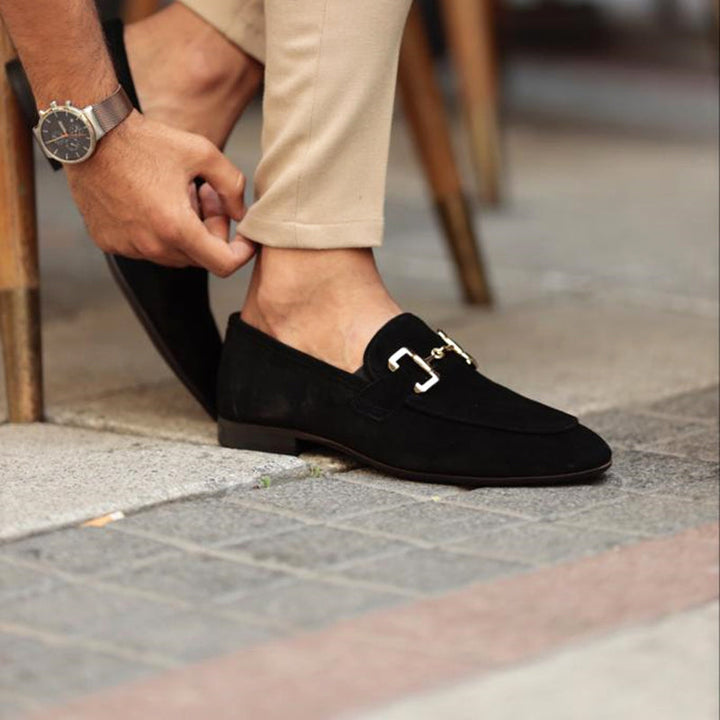 Loafersy męskie zamszowe z metalową klamrą – wsuwane półbuty