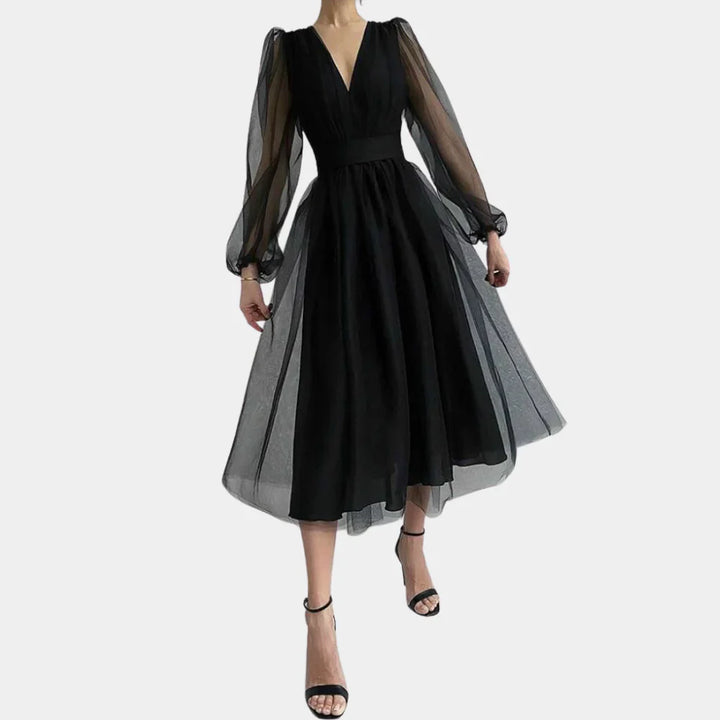 Elegancka sukienka midi w stylu vintage z koronkowymi detalami