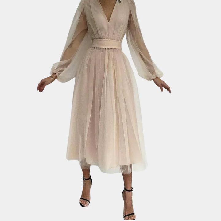 Elegancka sukienka midi w stylu vintage z koronkowymi detalami