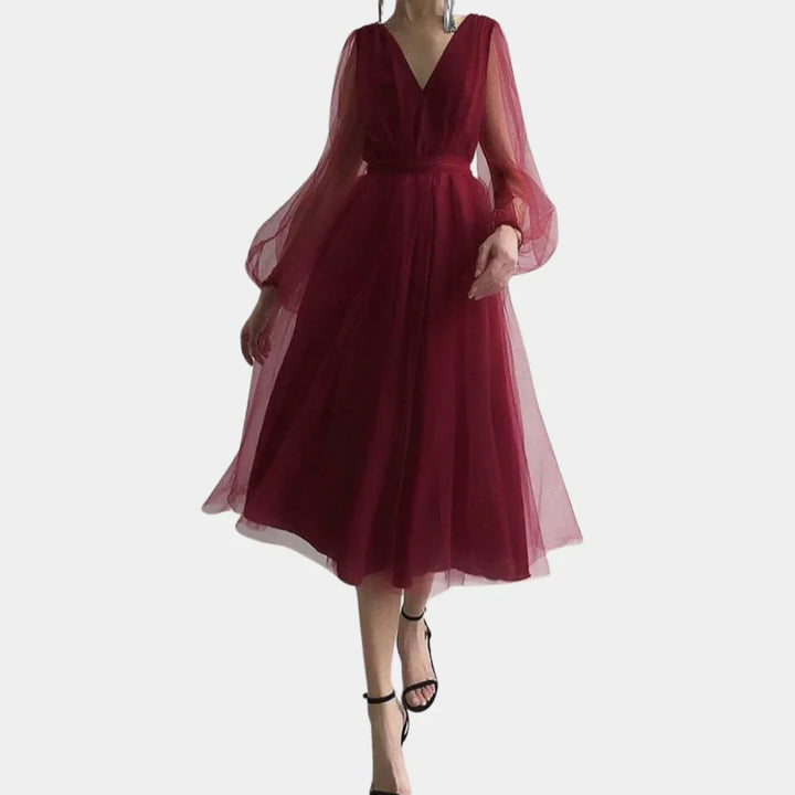 Elegancka sukienka midi w stylu vintage z koronkowymi detalami
