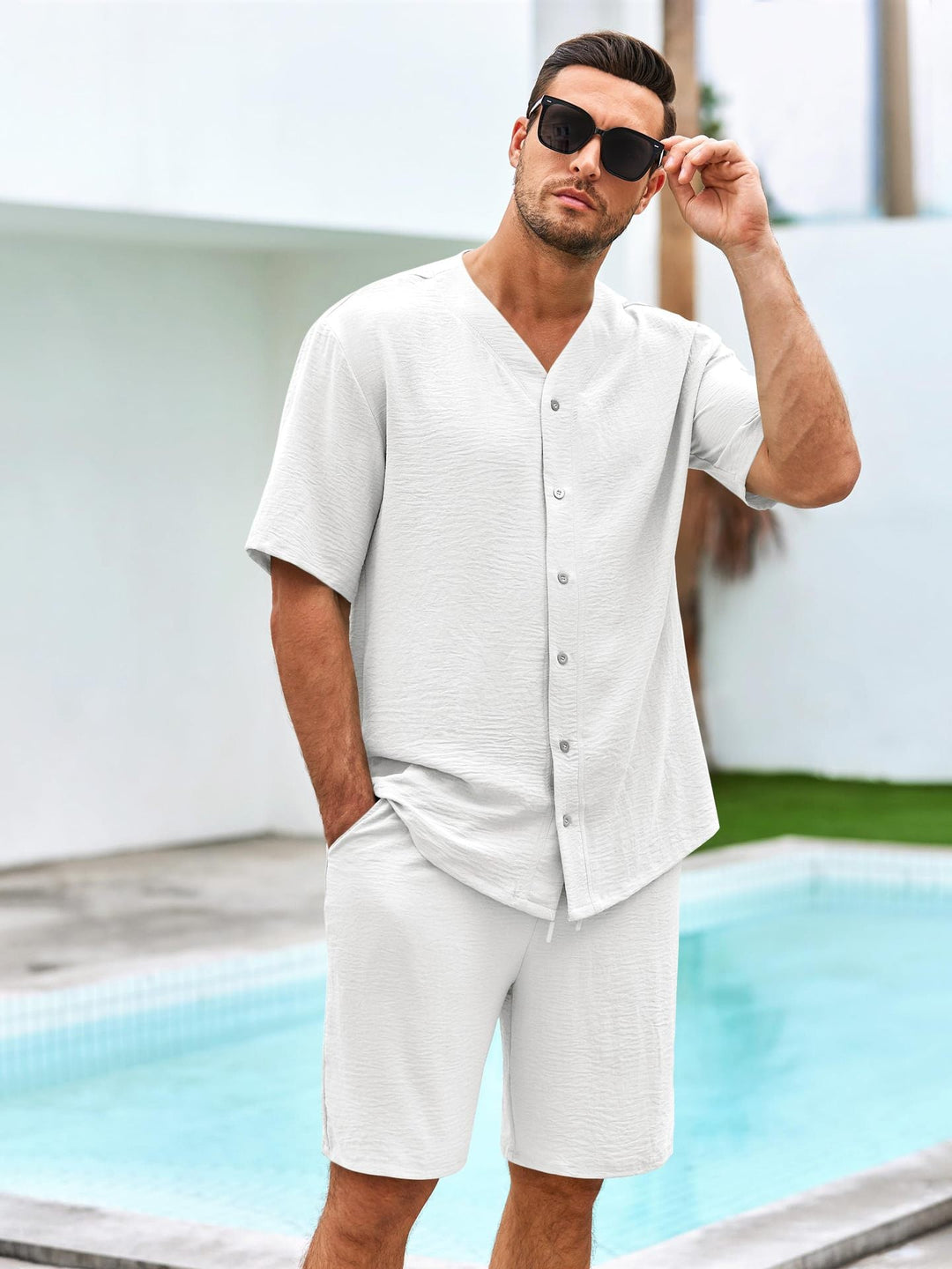 Conjunto Masculino de Dos Piezas - Camisa de Cuello en V con Botones - Shorts de Ajuste Cómodo - Algodón Transpirable