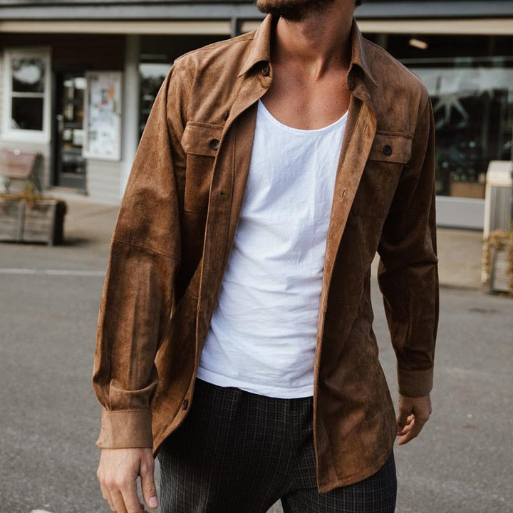 Rozkloszowana koszulka dla mężczyzny z materiału podobnego do skóry - klasyczny fason - boutonnage avec poches poitrine