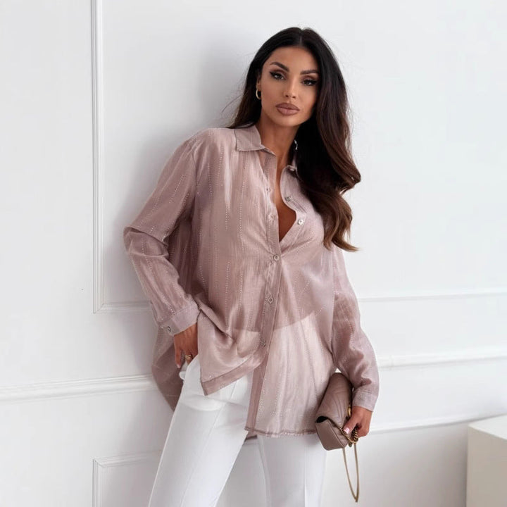 Koszulka damska z długimi rękawami - Fason oversize - Detale ze strassu - Elegancki styl z błyszczącej satyny