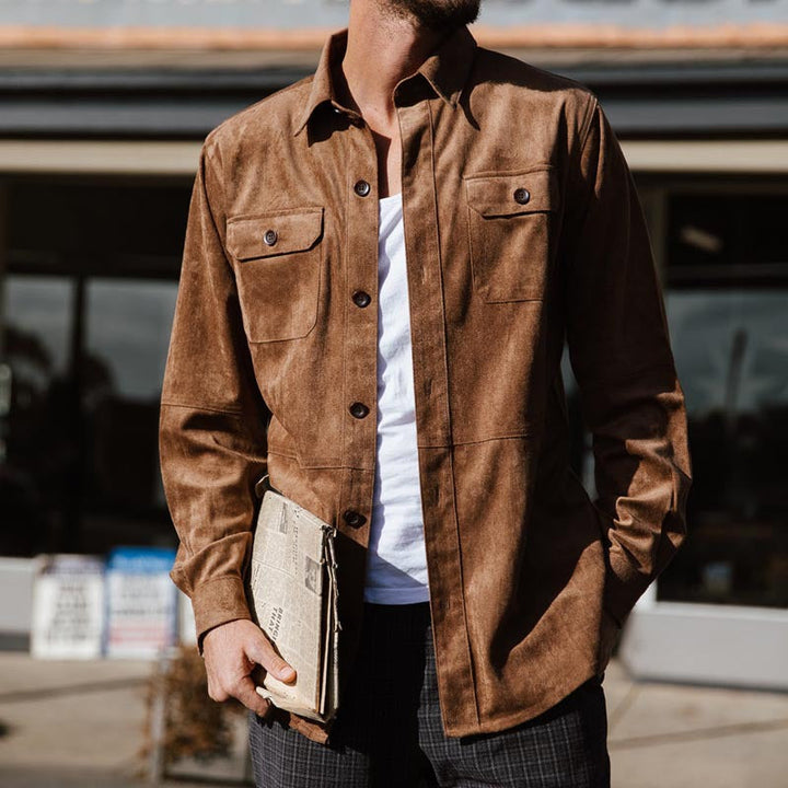 Rozkloszowana koszulka dla mężczyzny z materiału podobnego do skóry - klasyczny fason - boutonnage avec poches poitrine