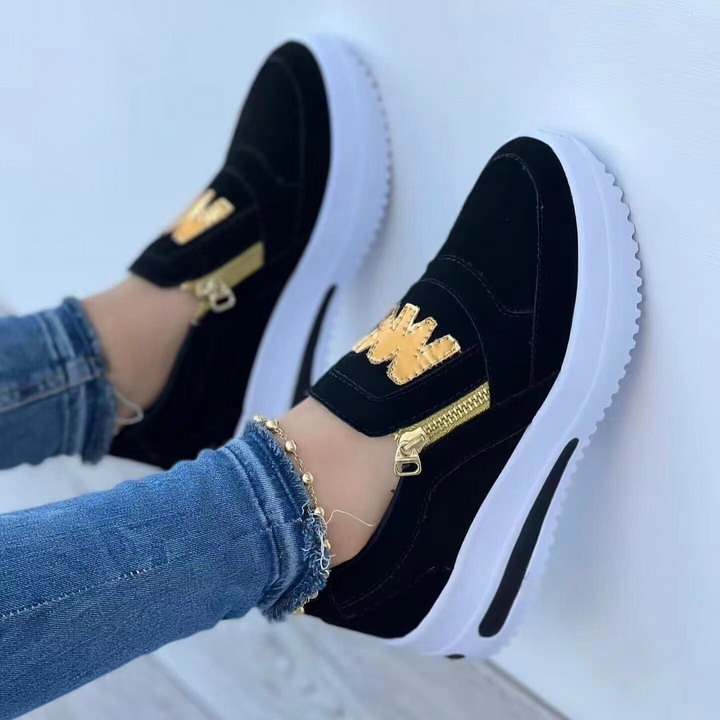 Stylowe sneakersy damskie z zamszową cholewką, wygodnym bocznym zamkiem błyskawicznym, trwałą grubą gumową podeszwą i wygodnym dopasowaniem.