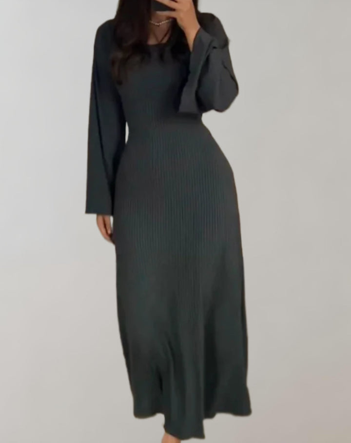 Szlafrok damski z kołnierzykiem w kształcie litery V - styl elegancki i elegancki