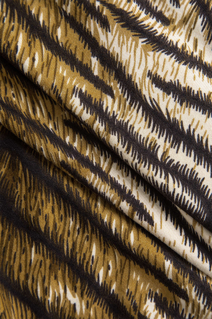 Gesamtkörperbetonter Damen-Midi-Kleid mit langen Ärmeln, hohem Kragen und trendigem Animal-Print für einen stilvollen Sitz