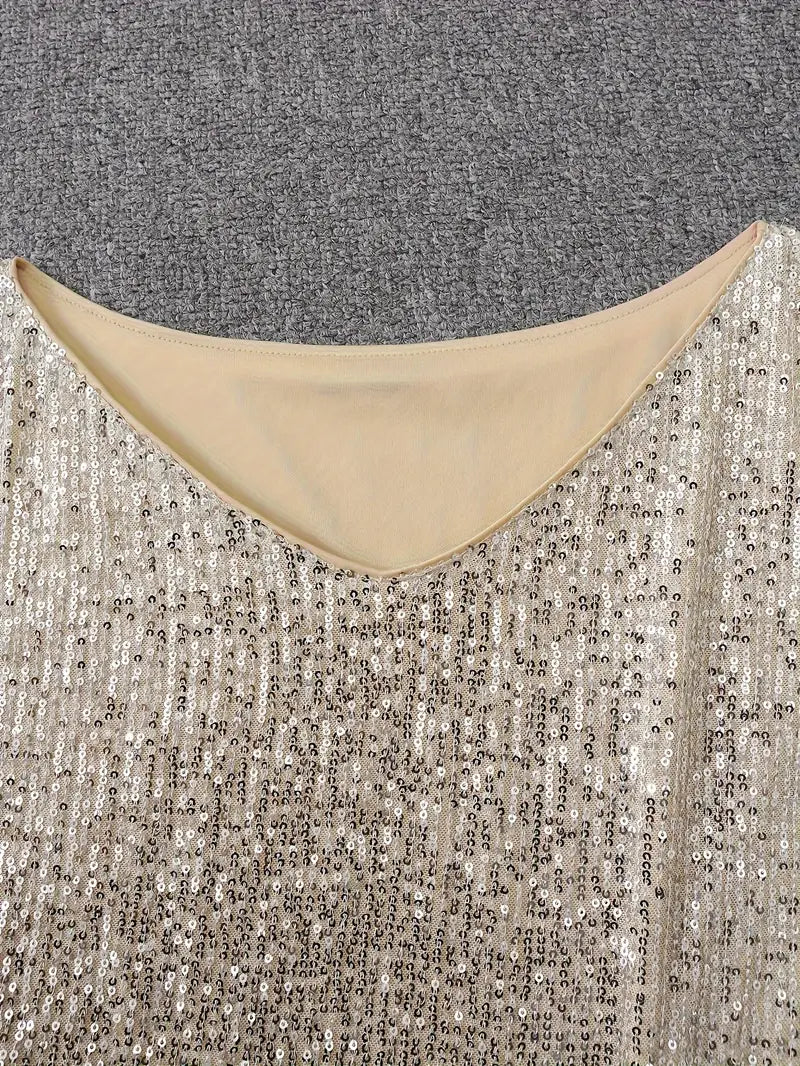 Sukienka z kontrastowymi krawędziami i dekoltem w szpic - idealna na imprezy i eleganckie okazje