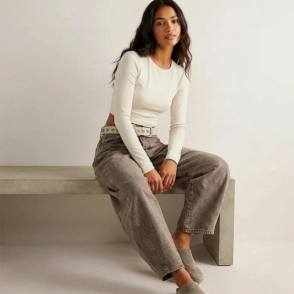 Damskie Luźne Jeansy z Wysokim Stanem i Relaxowanym Krojem – Czarne jeansy baggy z wysokim stanem na modelce