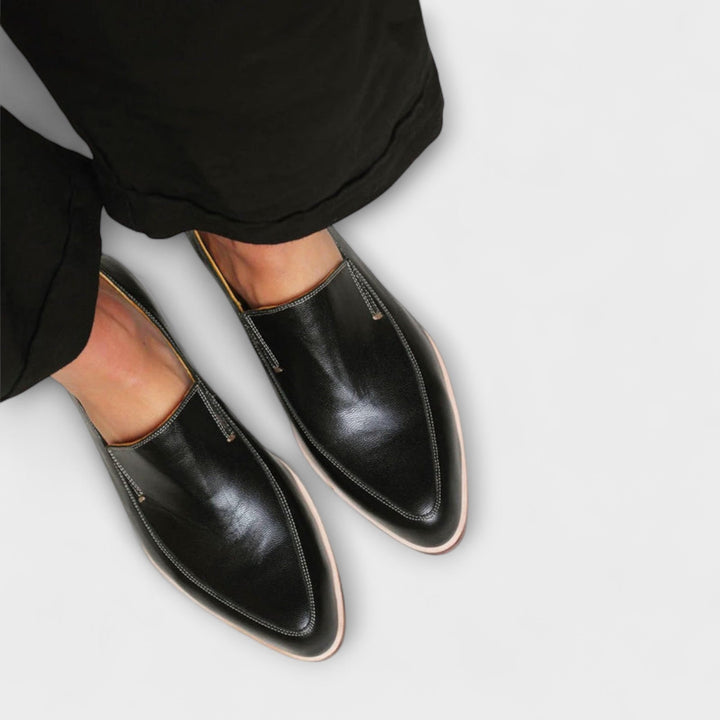 Damskie Skórzane Mokasyny Slip-On z Wyściełanym Wnętrzem – Detal wyściełanego wnętrza i zaokrąglonego czubka mokasyna