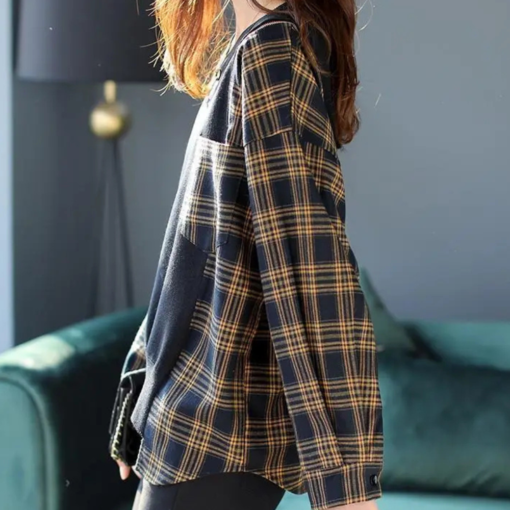 Damski sweter w elegancką kratę AMELY