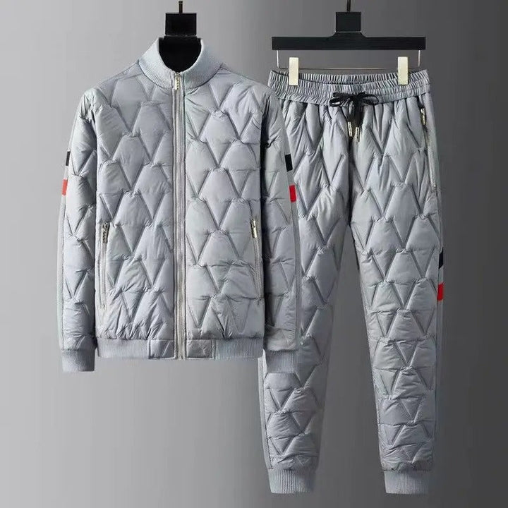 Męski stylowy pikowany dres z zapinaną na zamek kurtką bomberką i zwężanymi spodniami - wygodne prążkowane mankiety i wygodne kieszenie zapinane na suwak